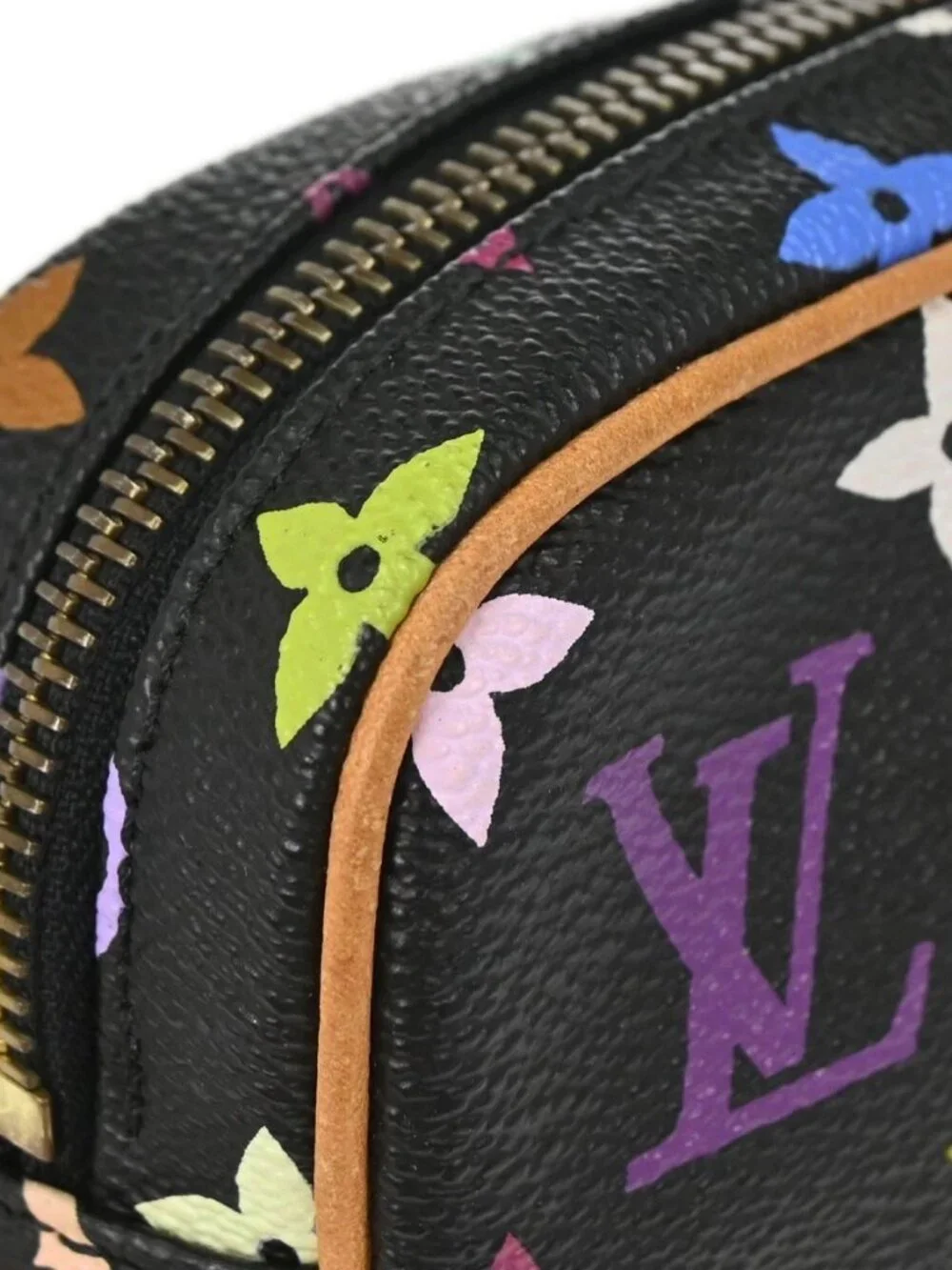Louis Vuitton outside 	a+